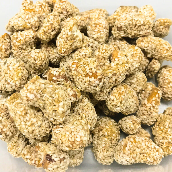 Honey flavoured cashews coated in sesame seeds